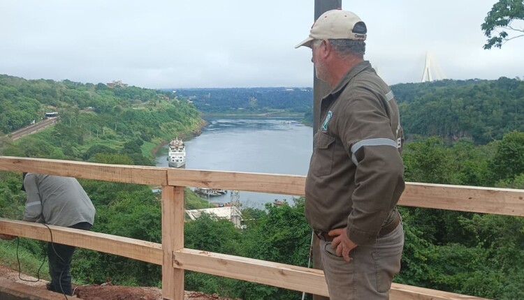 Costanera Este tem vista privilegiada na margem argentina em Puerto Iguazú