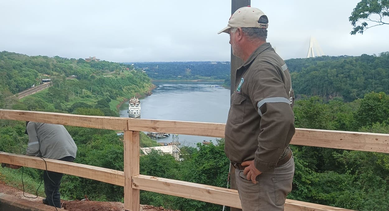 Costanera Este tem vista privilegiada na margem argentina em Puerto Iguazú