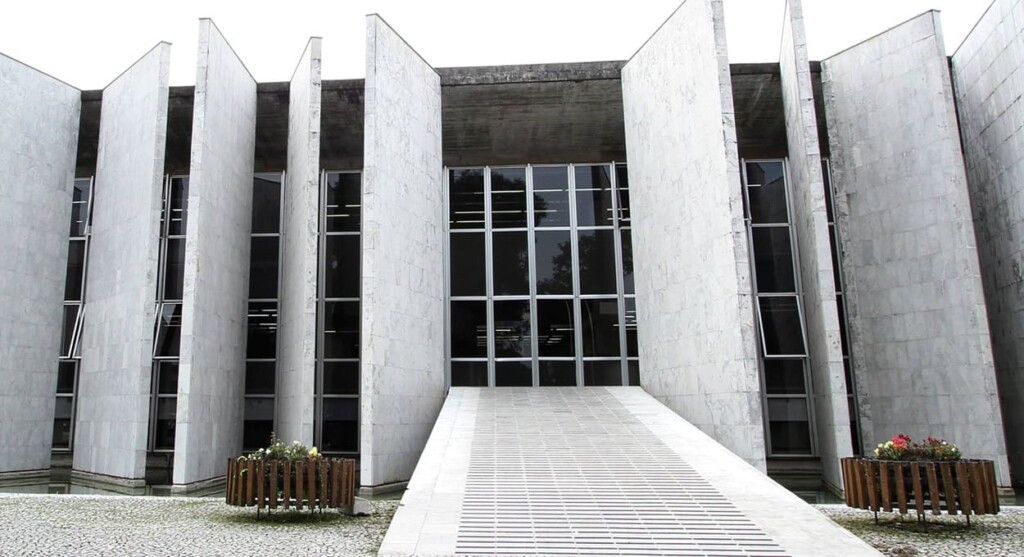 TCE-PR define que extrato de edital de licitação pode ter publicação digital