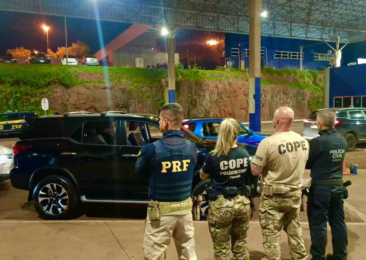 PRF recupera caminhonetes