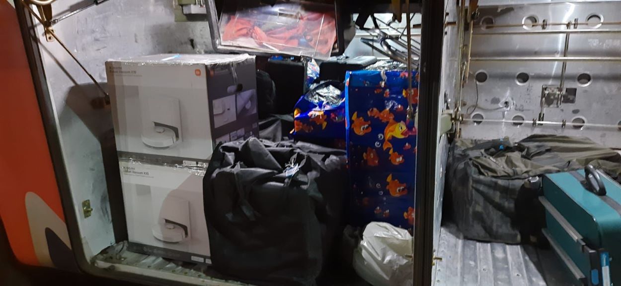 Receita Federal apreende R$ 1 milhão em mercadorias ilegais em 3 ônibus de linha