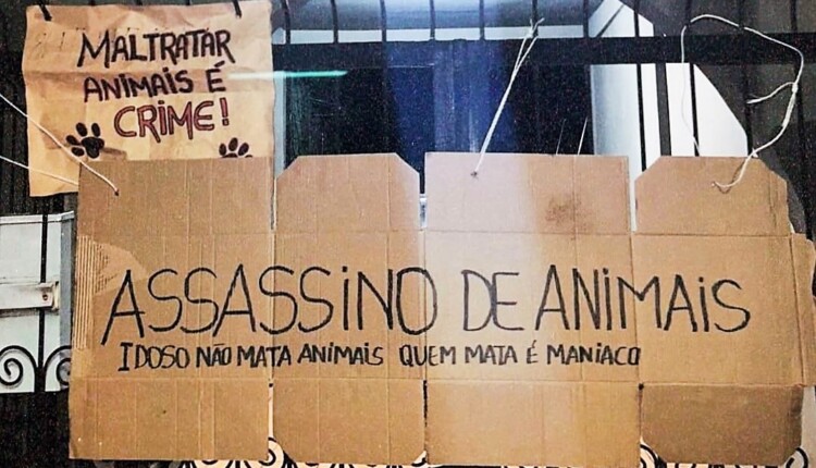 População se reuniu e protestou em frente a casa do agressor