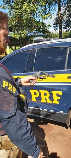 PRF apreende armas