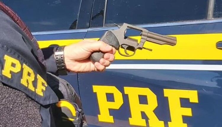 PRF apreende armas
