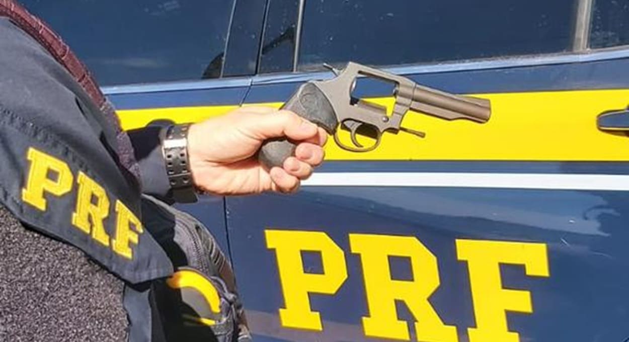 PRF apreende armas