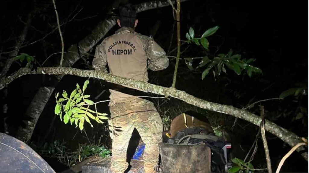 Polícia intercepta lancha no Lago de Itaipu com uma tonelada de maconha