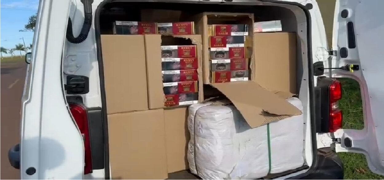 Apreensão 3 toneladas de roupas