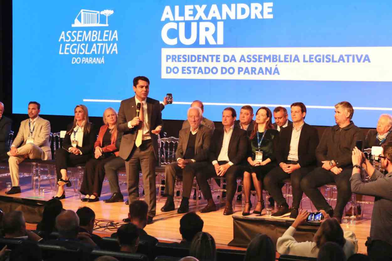 Assembleia participa de encontro dos municípios do Paraná
