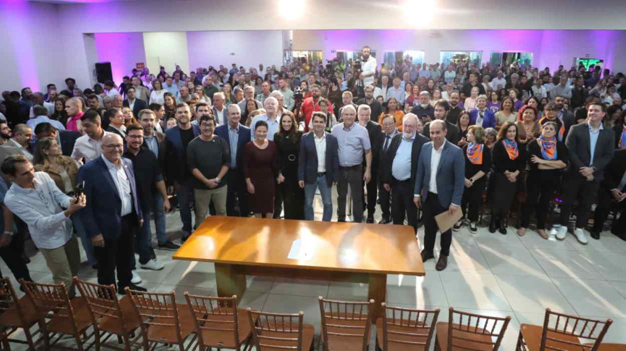Assembleia recebe pleitos de Maringá em sessão itinerante na cidade