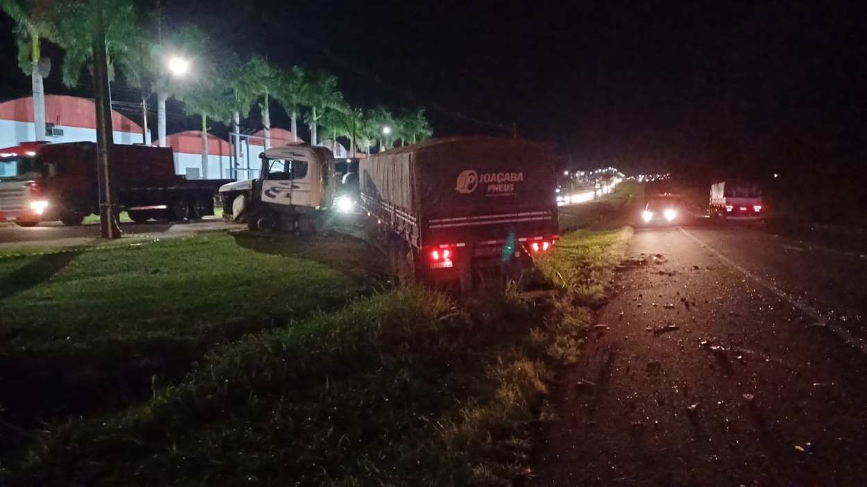 Caminhoneiro bêbado invade pista e causa colisão com morte na BR-277