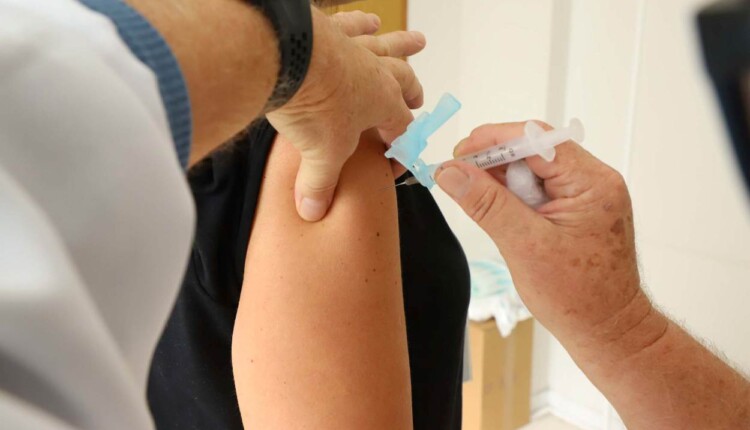 Dia D de multivacinação inclui gripe e covid-19 neste sábado