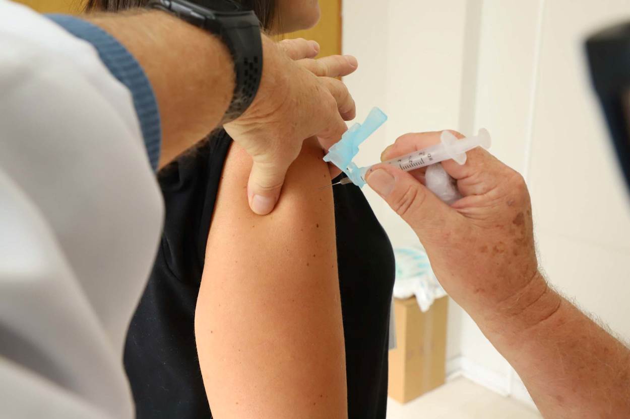 Dia D de multivacinação inclui gripe e covid-19 neste sábado