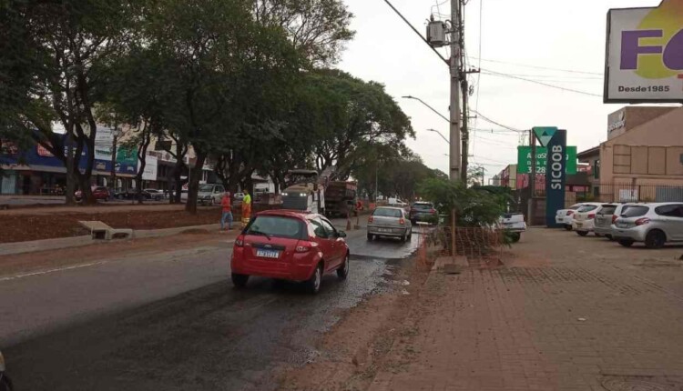 Nas vésperas do Dias das Mães, prefeitura interdita Avenida Jk