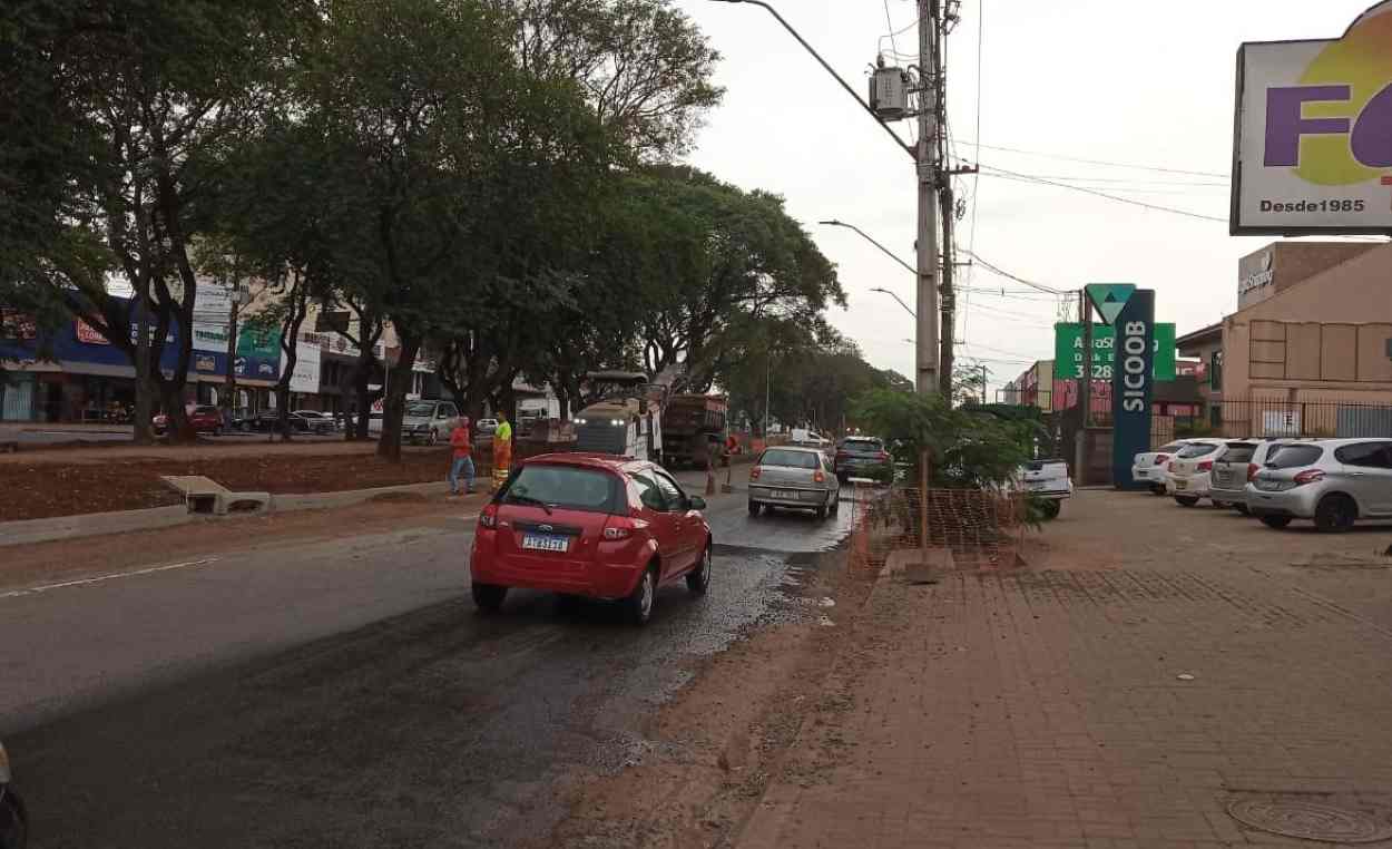 Nas vésperas do Dias das Mães, prefeitura interdita Avenida Jk