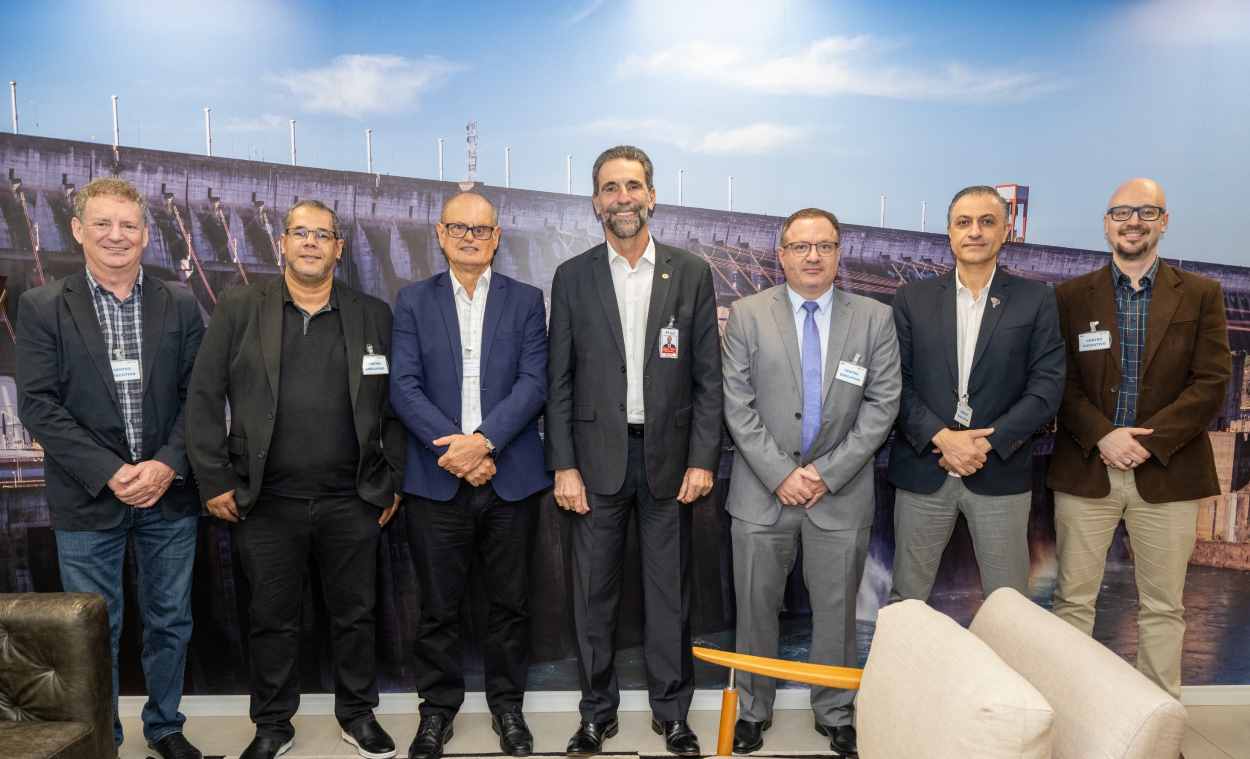 Itaipu e entidades debatem plano de desenvolvimento trinacional