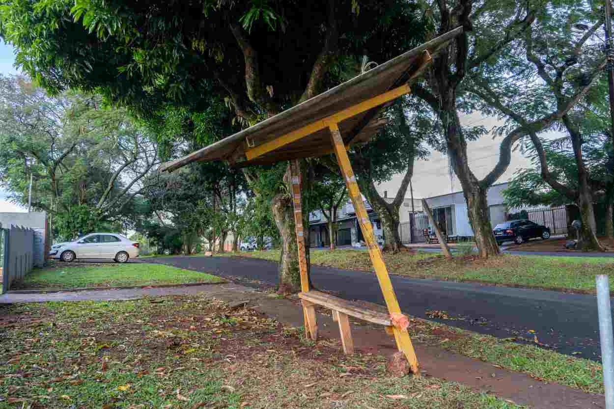 Dá para esperar o ônibus em ponto assim em Foz do Iguaçu