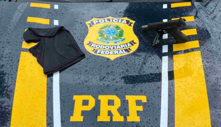 Polícia evita dois assaltos e prende cinco pessoas na fronteira