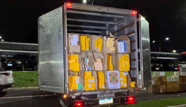 Polícia Federal recolhe 3 mil celulares do Paraguai e faz duas prisões