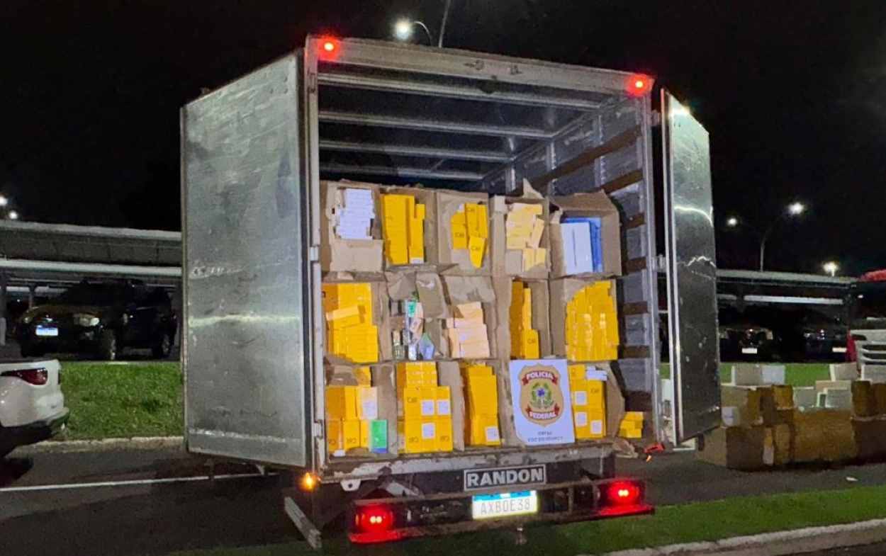 Polícia Federal recolhe 3 mil celulares do Paraguai e faz duas prisões
