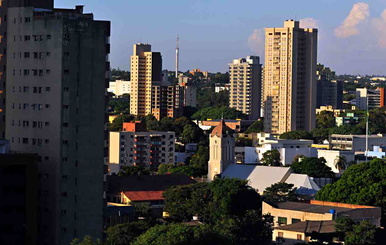 Semana começa com vagas de emprego em mais de 100 funções
