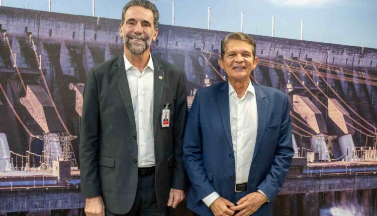 Silva e Luna e Enio Verri, do PL e do PT, conversam sobre Foz do Iguaçu