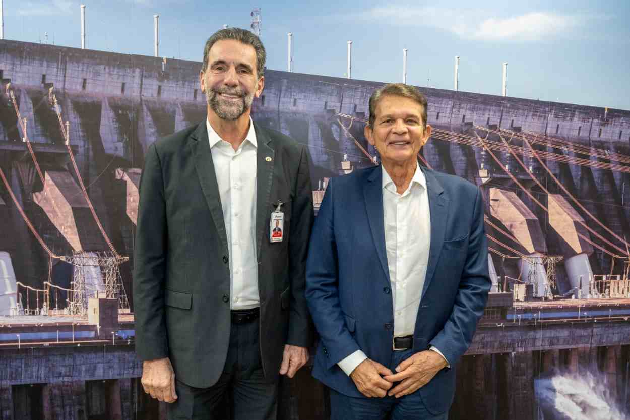 Silva e Luna e Enio Verri, do PL e do PT, conversam sobre Foz do Iguaçu