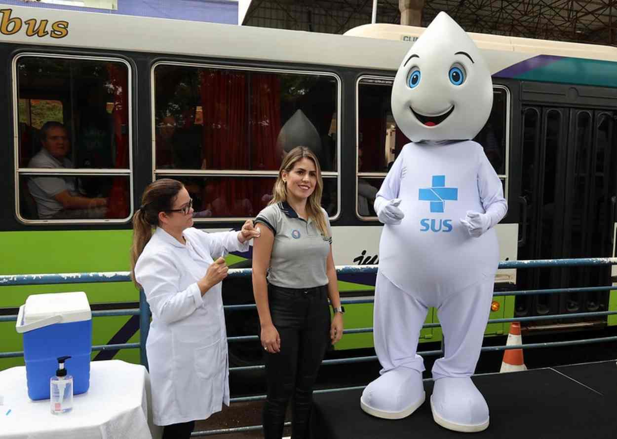Sábado de vacina em Foz do Iguaçu terá 5 unidades abertas pela manhã e tarde