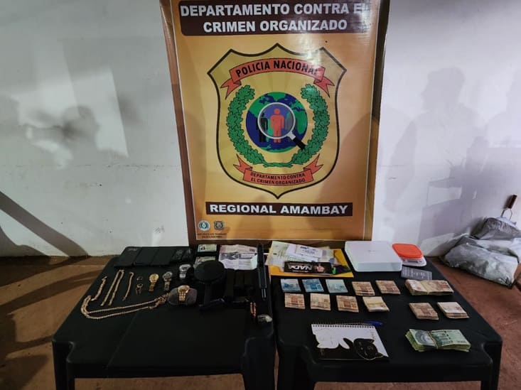 Objetos e dinheiro apreendidos na residência no Paraguai.