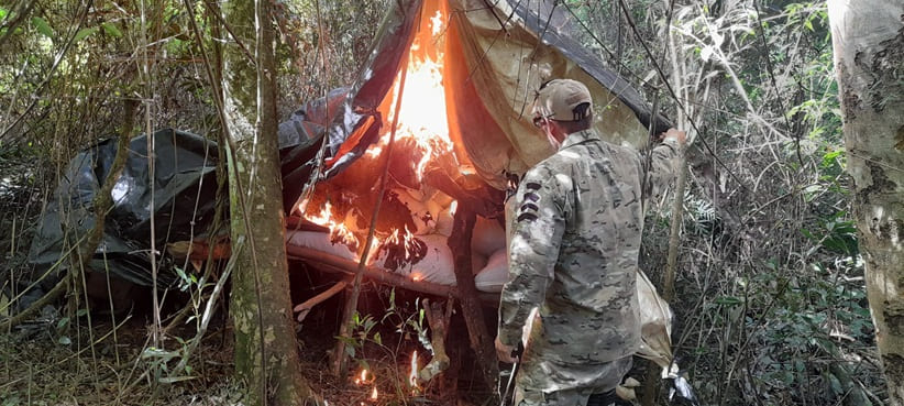Operação no Paraguai inclui a destruição de acampamentos.