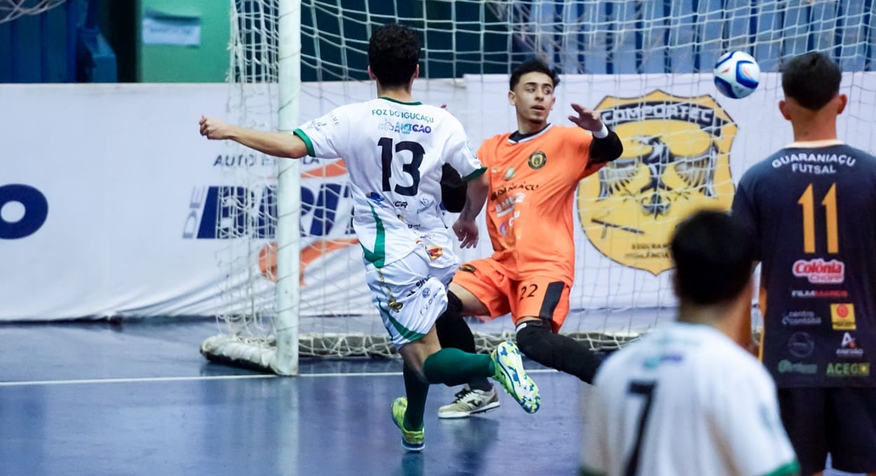 MG marca o segundo do Foz Futsal contra o Guaraniaçu.