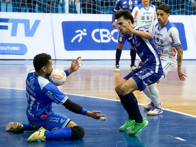 Goleiro João Paulo atuou como paredão conta o Foz Cataratas.