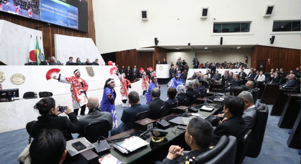 Assembleia Legislativa homenageia imigração japonesa no Paraná