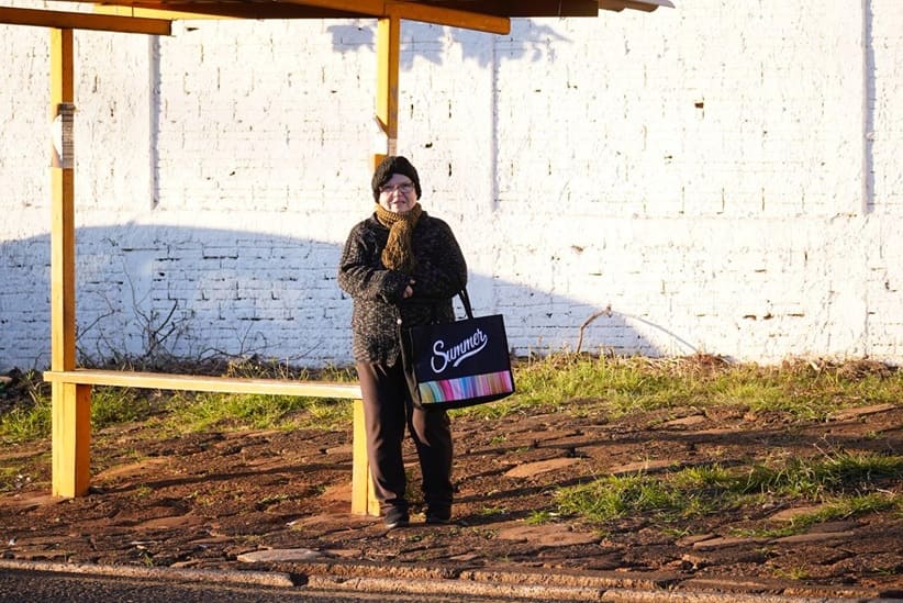 Gorro, luva e cachecol, itens indispensáveis para sair de casa logo cedo.