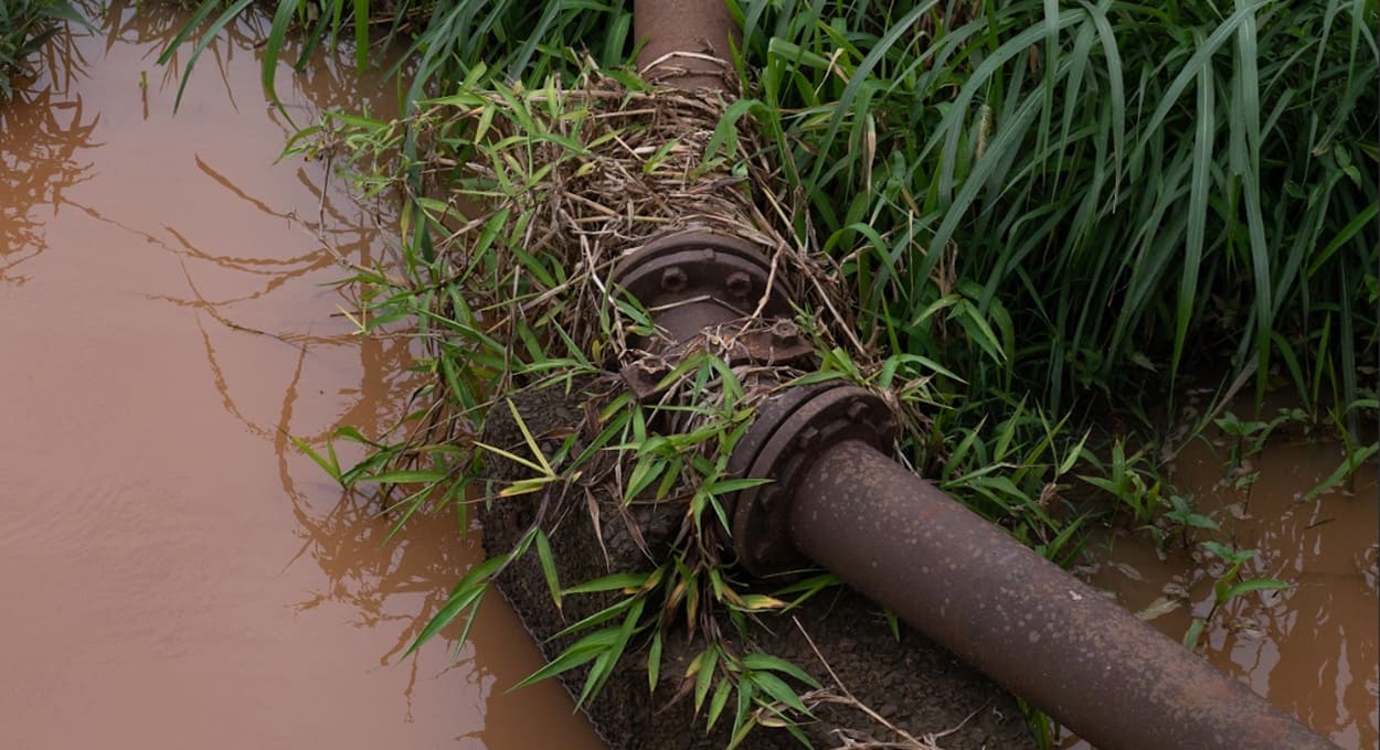 Rompimento de rede deixa bairros sem água em Foz do Iguaçu