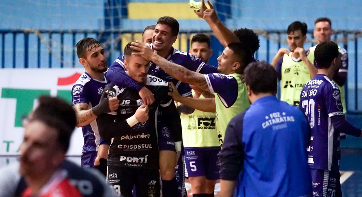 Foz Cataratas goleia o Pato Futsal na Série Ouro do Paranaense