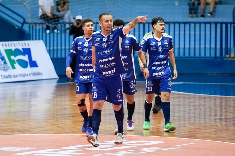 Neto Veiga marcou um gol e participou de algumas das principais jogadas da partida.