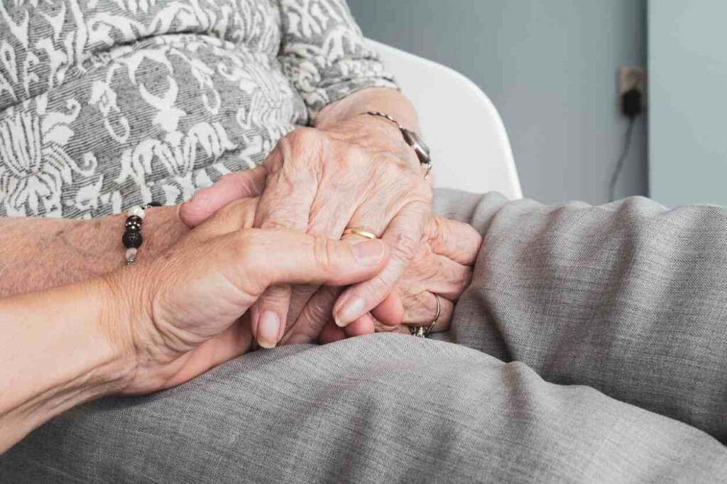 Free course for elderly caregivers opens registration in Foz do Iguaçu