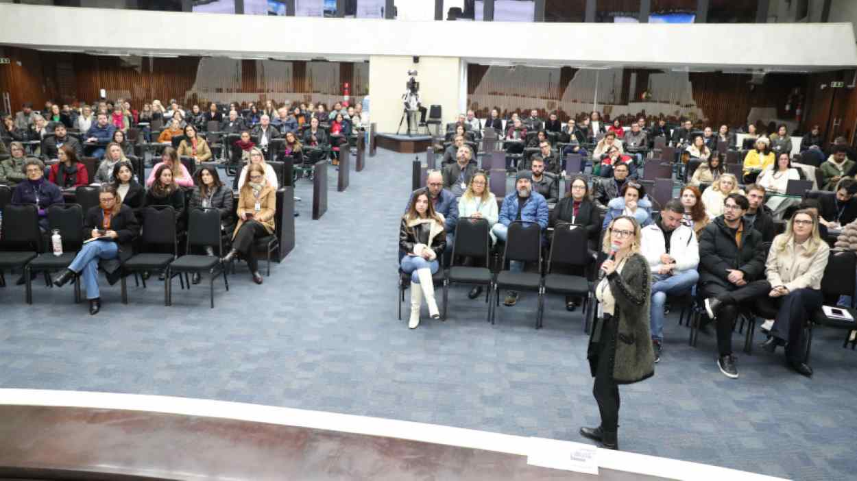 Assembleia capacita servidores sobre sistema eletrônico de informações