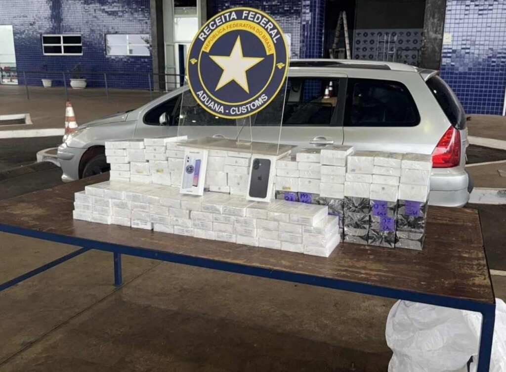 Mulher é flagrada na Ponte da Amizade com R$ 400 mil em aparelhos celulares
