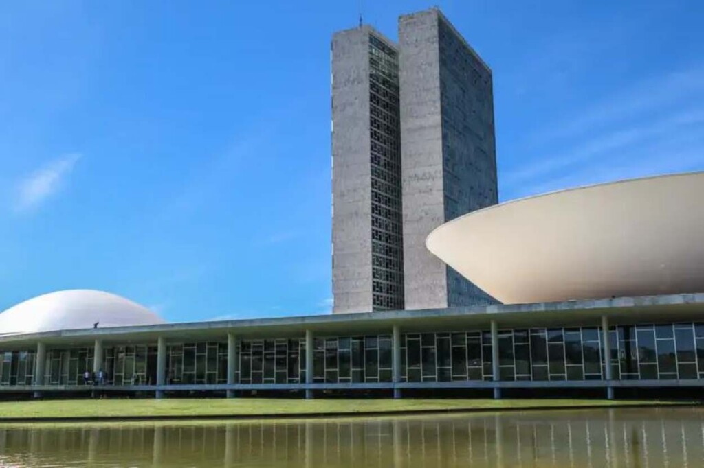 Congresso pede redução de gastos, mas aumenta número de deputados