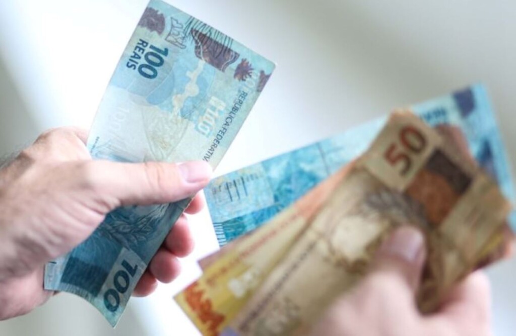 Governo decreta R$ 2,3 bilhões em corte de gastos do estado