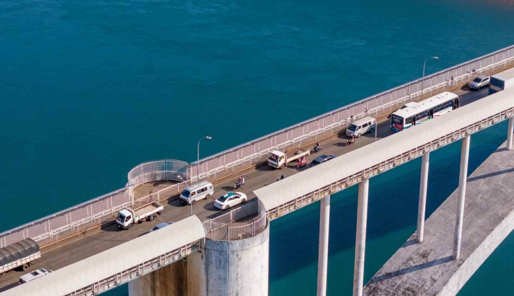 Homem é preso na Ponte da Amizade com meia tonelada de droga após tentar fugir