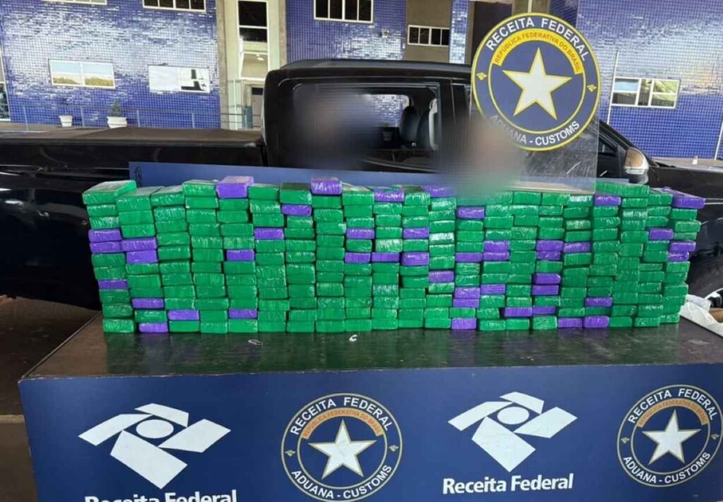 Carro conduzido por um casal com criança transportava 164,7 quilos de maconha