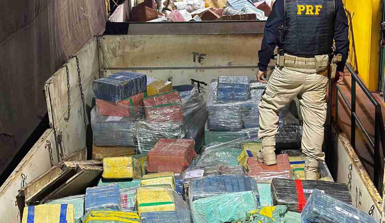 PRF intercepta 17 toneladas de maconha, 2.ª maior apreensão no país