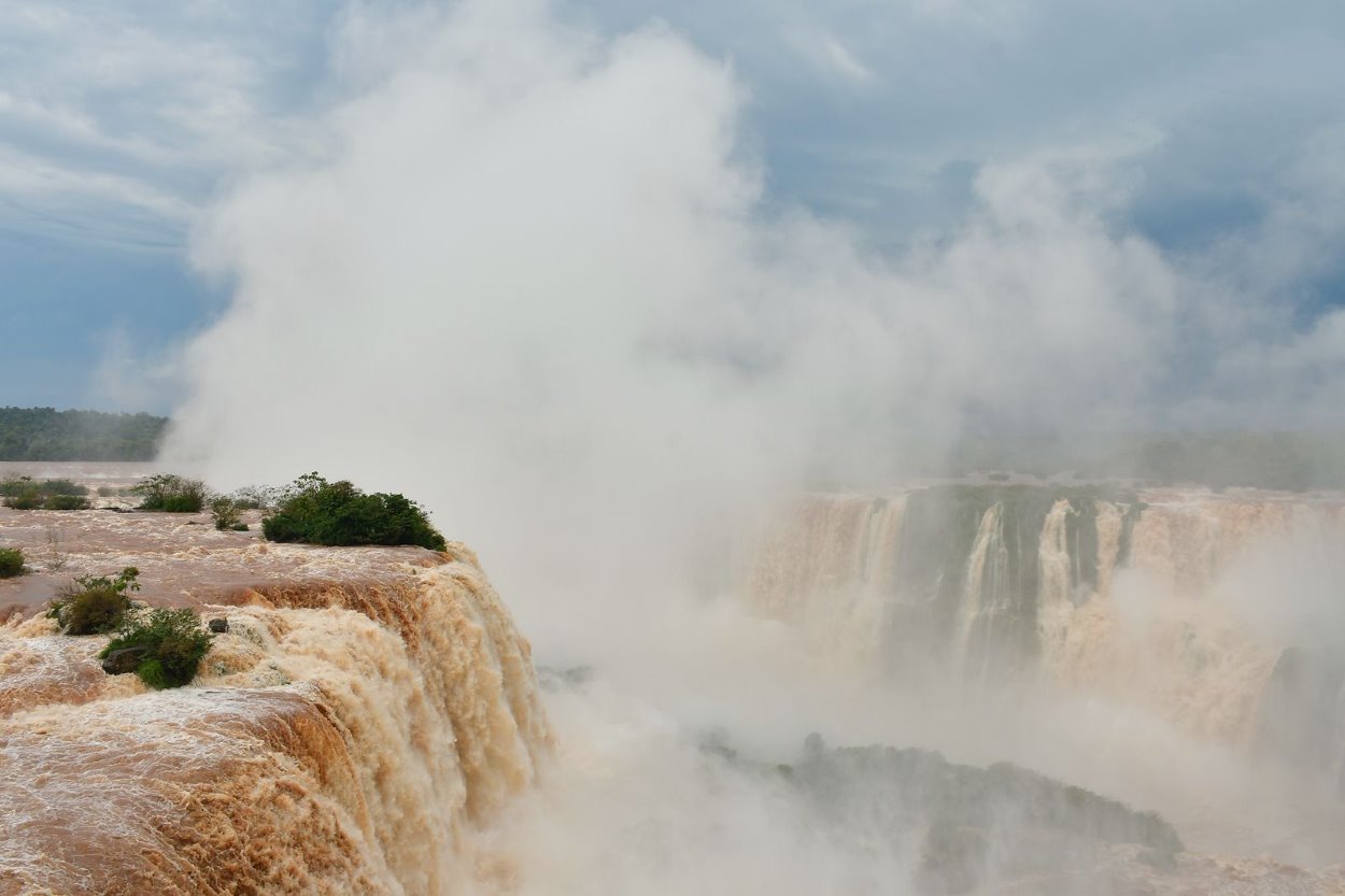 Vazão das Cataratas está três vezes acima da média