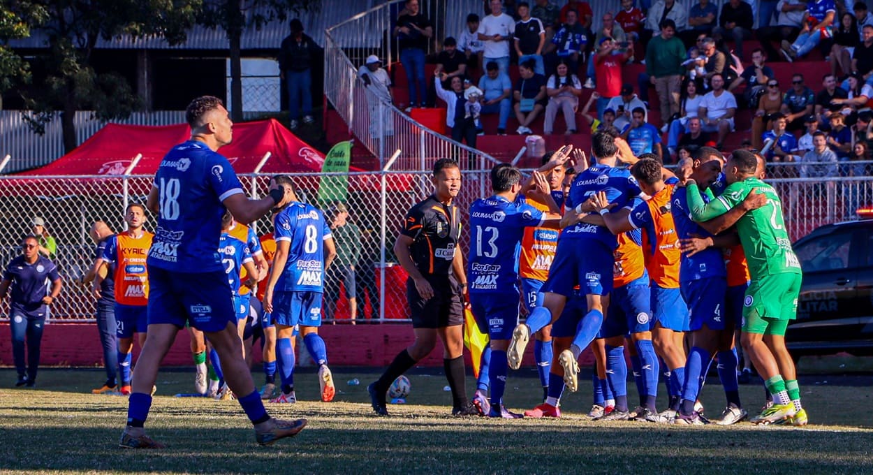 Foz do Iguaçu FC vence o Paranavaí nos pênaltis e sobe de divisão