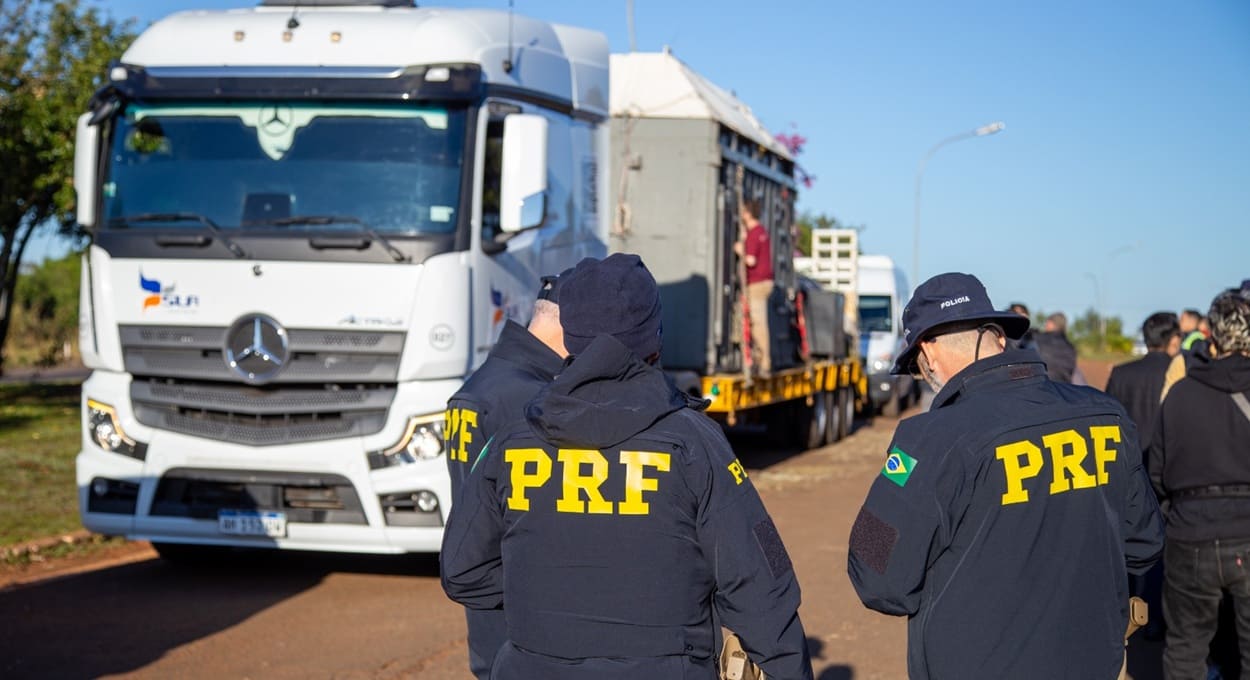 Ponte Tancredo Neves recebe última travessia de elefante na fronteira