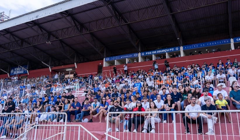 Torcida do Foz do Iguaçu FC compareceu em bom número ao Estádio do ABC.