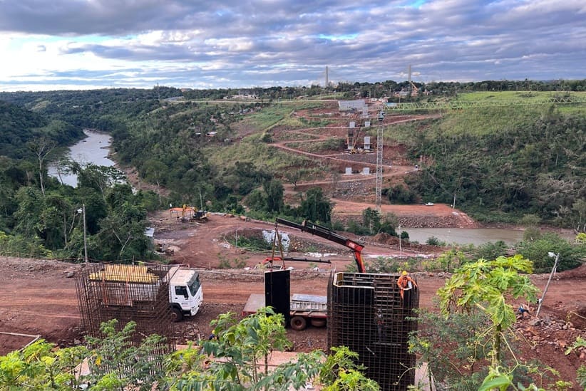 Ponte da Integração: panorama do canteiro de obras da futura ponte sobre o Rio Monday.