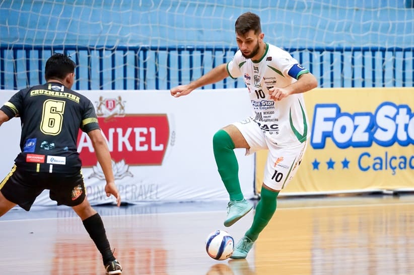 Edair marcou dois para o Foz Futsal na partida.